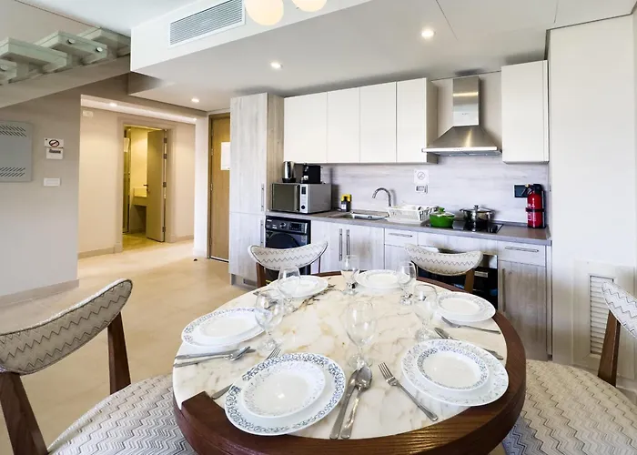 Tropical 2bdr Wrooftop Mangroovy Pool & Access Apartman *